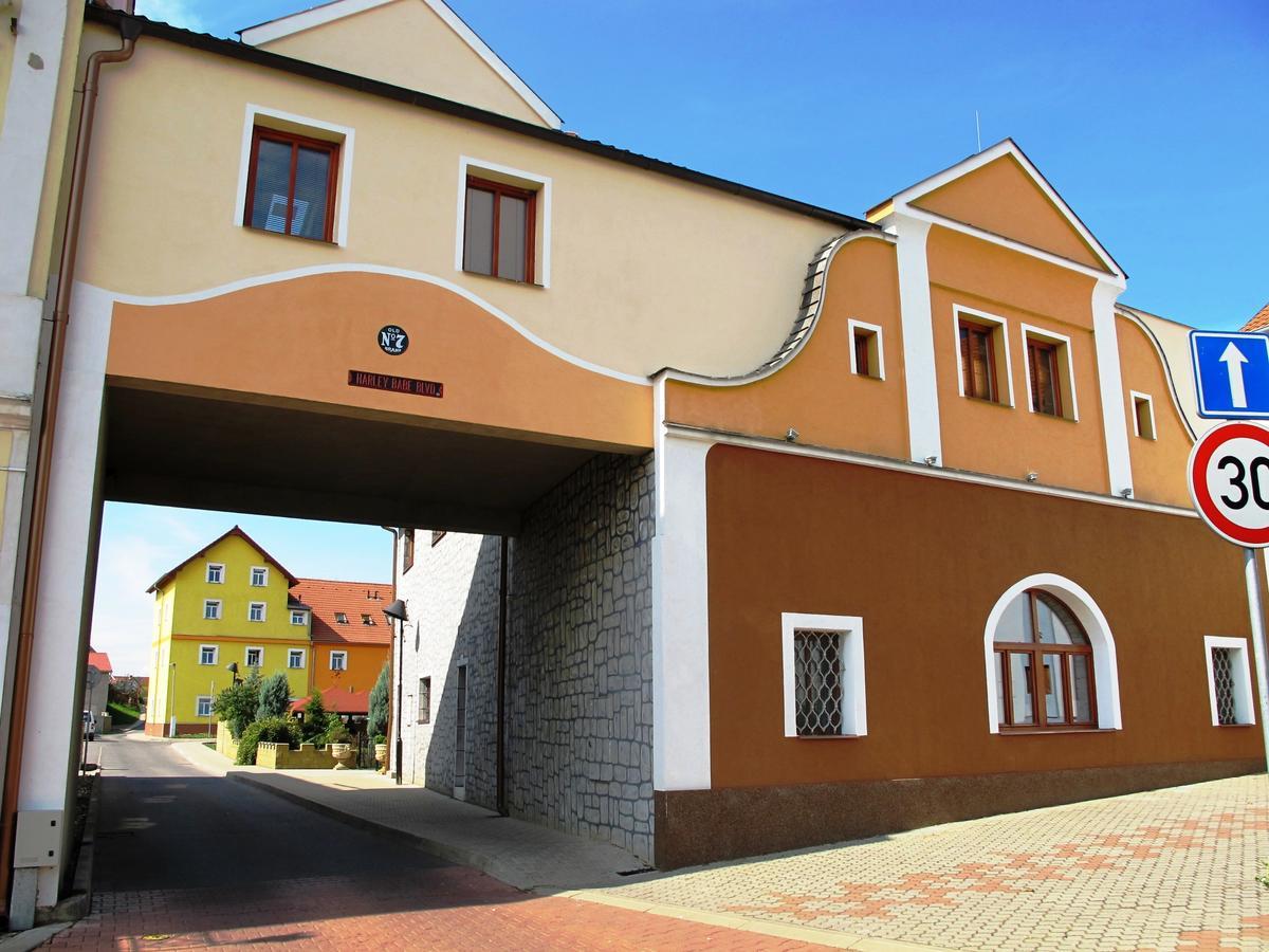 Hotel U Lisky Hostka  Kültér fotó