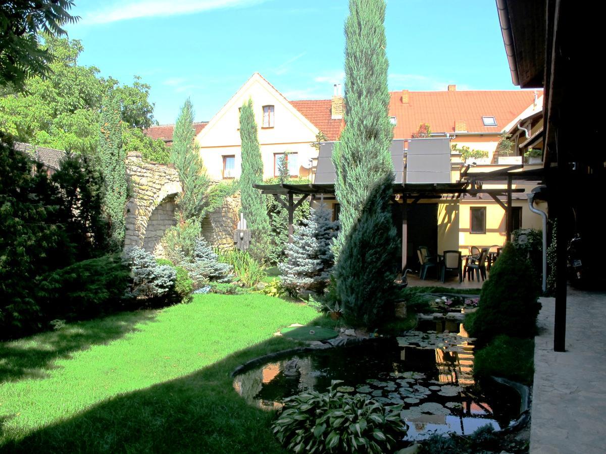 Hotel U Lisky Hostka  Kültér fotó