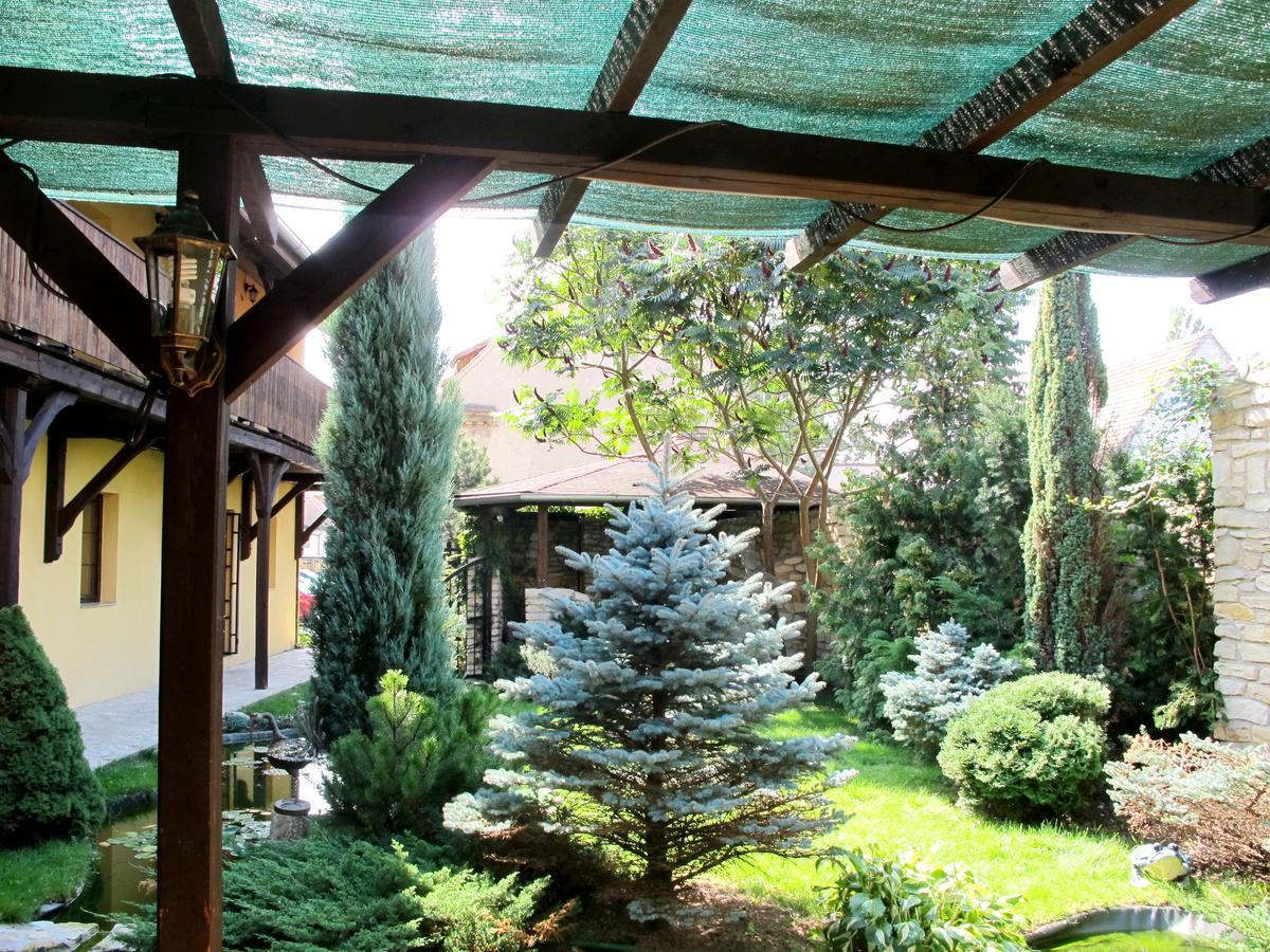 Hotel U Lisky Hostka  Kültér fotó